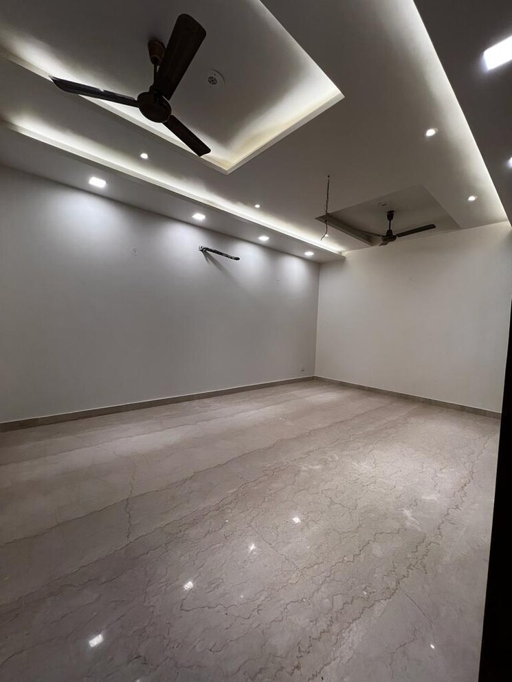 undefined, sector 16 4 Bedroom 350 Sq.Yd. Builder Floor In Sector 16 Faridabad 8081853