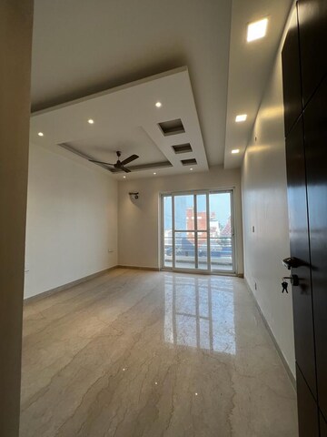 Room in 4 BHK Builder Floor at Sector 16 – for Sale