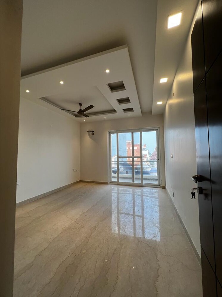 Room, sector 16 4 Bedroom 350 Sq.Yd. Builder Floor In Sector 16 Faridabad 8081853