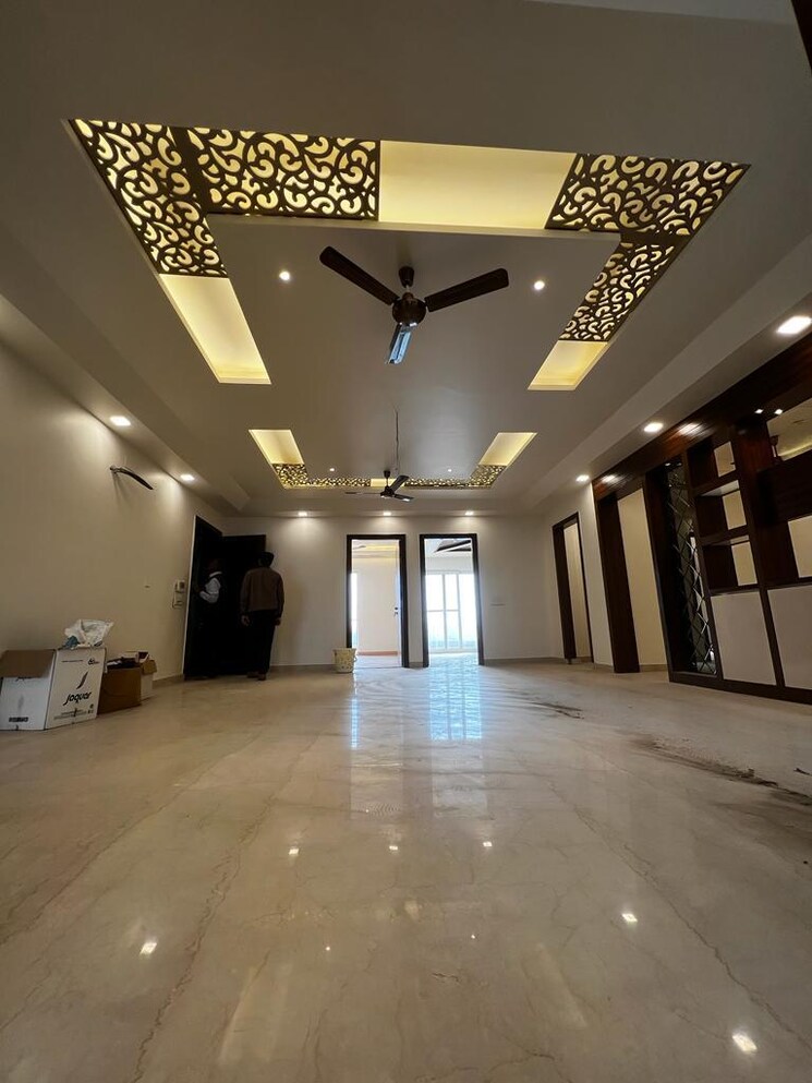 Living Room, sector 16 4 Bedroom 350 Sq.Yd. Builder Floor In Sector 16 Faridabad 8081853