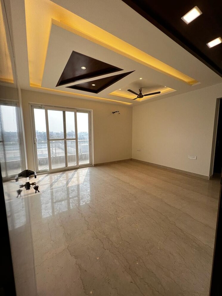 Room, sector 16 4 Bedroom 350 Sq.Yd. Builder Floor In Sector 16 Faridabad 8081853