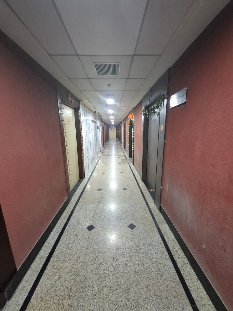 undefined, netaji subhash place Commercial Office Space 287 Sq.Ft. In Netaji Subhash Place Delhi 8081850