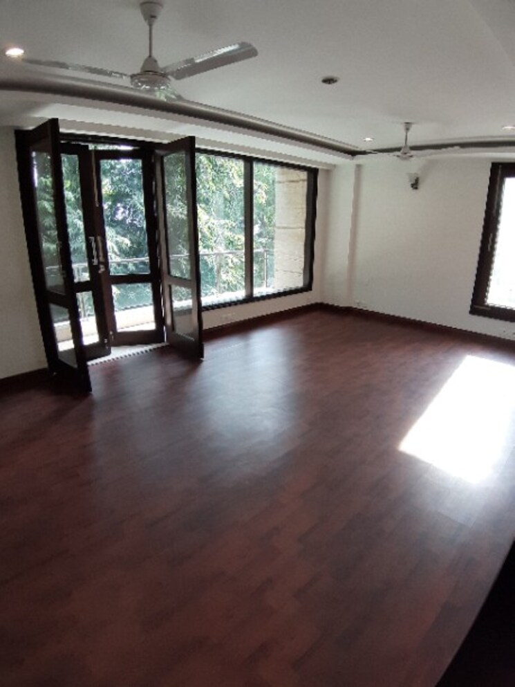 Room, jor bagh 6+ Bedroom 1320 Sq.Yd. Villa In Jor Bagh Delhi 8081913