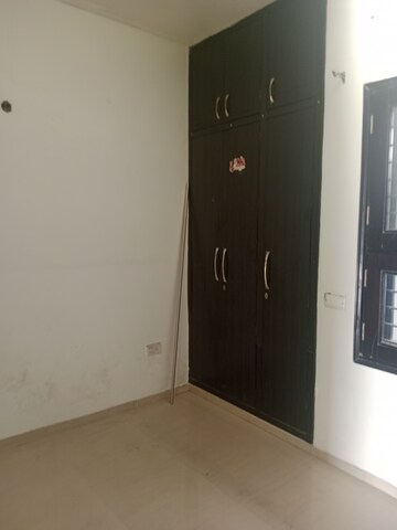 Room in 2 BHK Builder Floor at Sector 25 – for Rent
