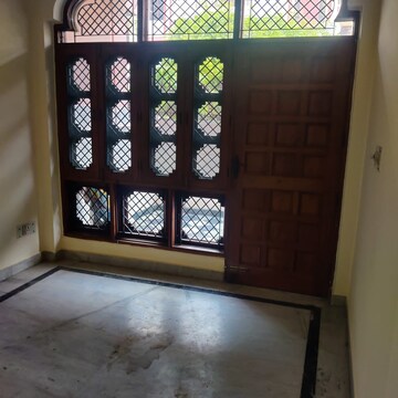 Room in 1.5 BHK Independent House at Sector 55 – for Rent