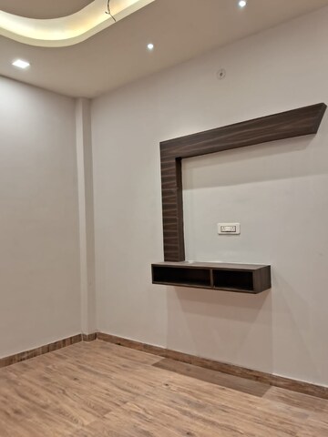 Room in 2 BHK Builder Floor at DLF Vibhuti Khand, Gomti Nagar – for Rent