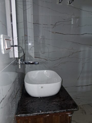 Bathroom in 2 BHK Builder Floor at DLF Vibhuti Khand, Gomti Nagar – for Rent