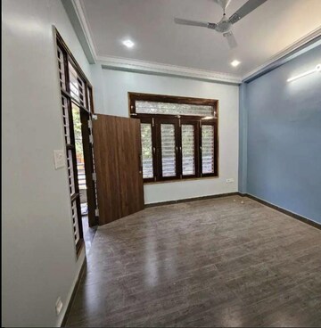 Room in 2 BHK Builder Floor at DLF Vibhuti Khand, Gomti Nagar – for Rent