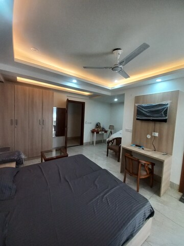 Furnished Amenities in Studio Apartment at Sector 43 – for Rent