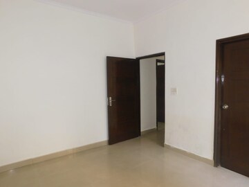 Room in 3 BHK Apartment at Purvanchal Silver City, Sector 93 – for Sale