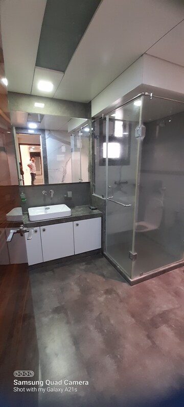 Bathroom in 4 BHK Apartment at Fortune Royal One, Banjara Hills – for Rent