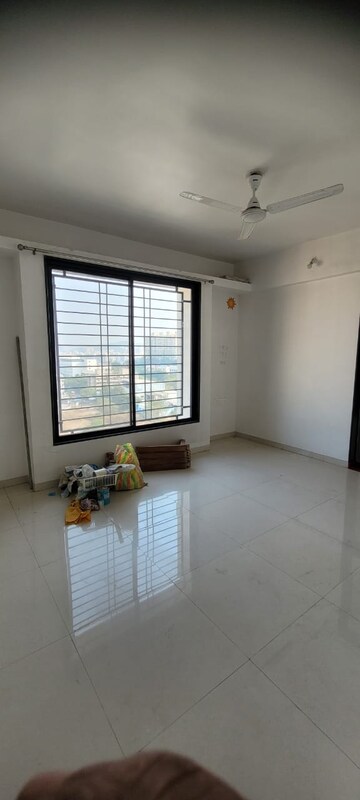 Room in 2 BHK Apartment at Lohia Unicus C Wing, Bavdhan – for Rent