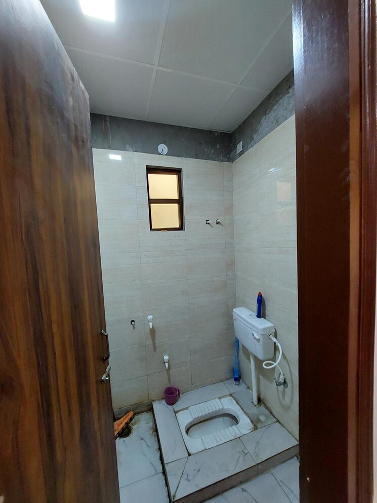 Bathroom, meerut cantt 3 Bedroom 118 Sq.Yd. Independent House In Meerut Cantt Meerut 8082048