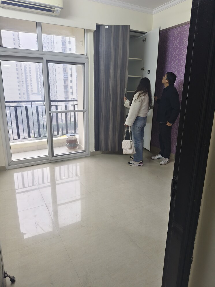 Balcony, amrapali-princely-estate 2.5 Bedroom 1015 Sq.Ft. Apartment In Sector 76 Noida 8082045