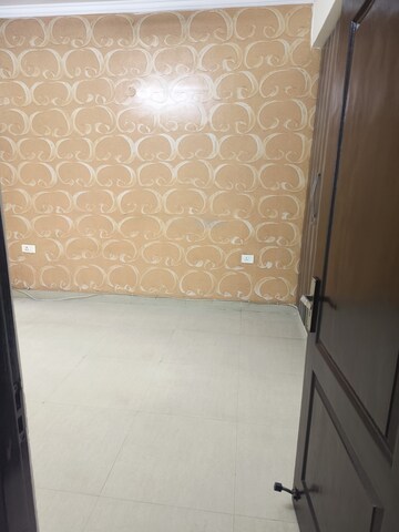 Bathroom in 2.5 BHK Apartment at Amrapali Princely Estate, Sector 76 – for Sale
