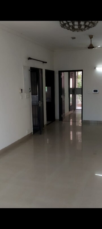 Room in 2 BHK Builder Floor at Sector 67 – for Sale