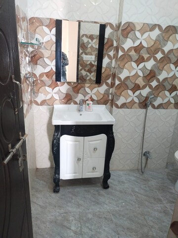 Bathroom in 2 BHK Independent House at Gomti Nagar – for Rent