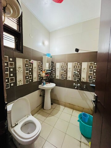 Attached Bathroom in 3 BHK Builder Floor at Sector 43 – for Sale
