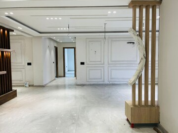 Room in 4 BHK Builder Floor at Sector 42 – for Sale