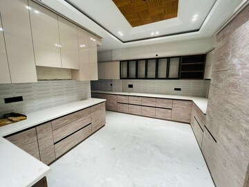 Kitchen in 4 BHK Builder Floor at Sector 42 – for Sale