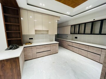 Kitchen in 4 BHK Builder Floor at Sector 42 – for Sale