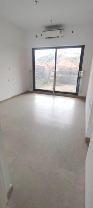 Room in 1 BHK Apartment at Mahindra Vivante, Andheri East – for Rent
