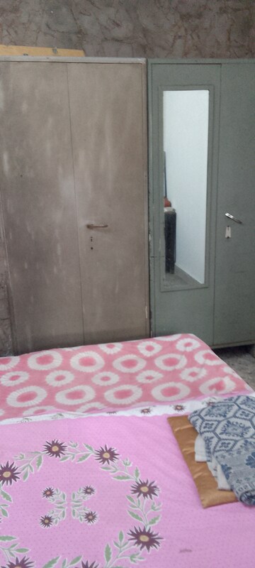 Bedroom in 2 BHK Apartment at Panom Park, Vile Parle East – for Rent