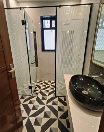 Attached Bathroom in 5 BHK Apartment at Rohini Sector 9 – for Rent