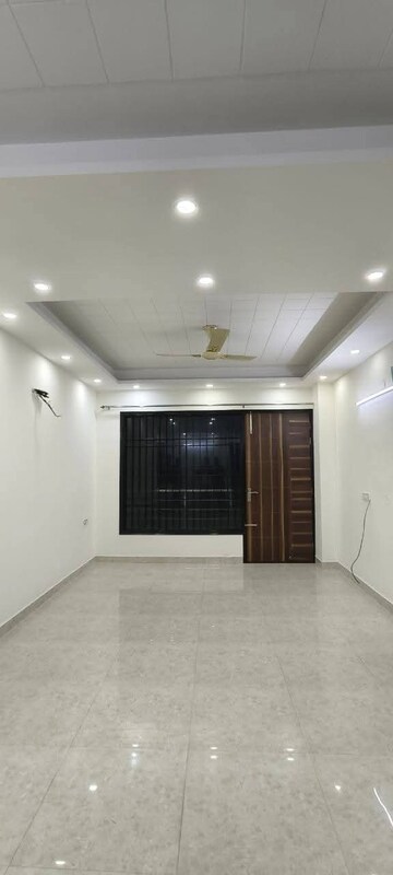 3 BHK Apartment For Rent in Rohini Sector 9
