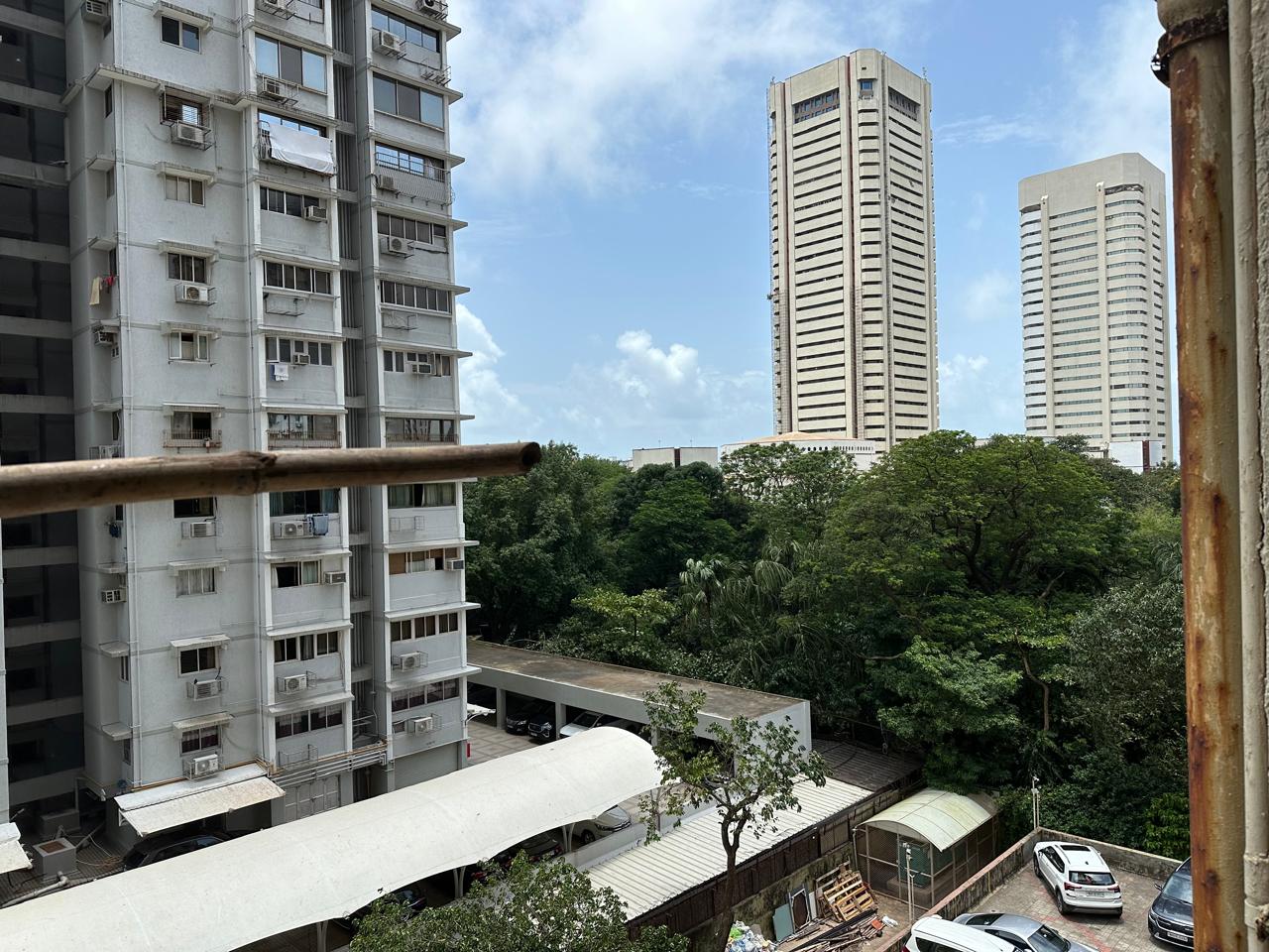 2 BHK + Extra Room Apartment For Sale in Cuffe Parade 