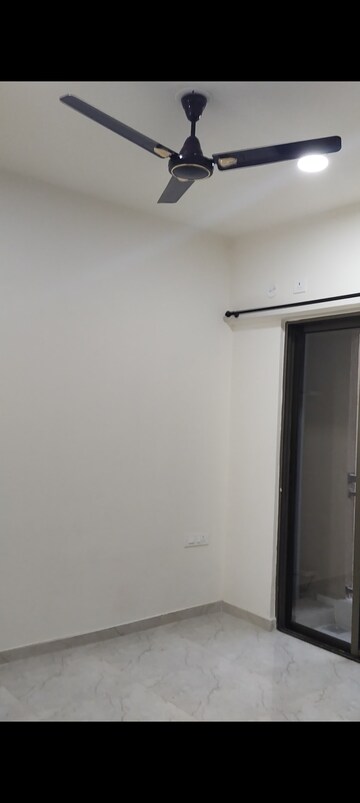 Room in 2 BHK Apartment at Sunteck Maxxworld, Naigaon East – for Rent