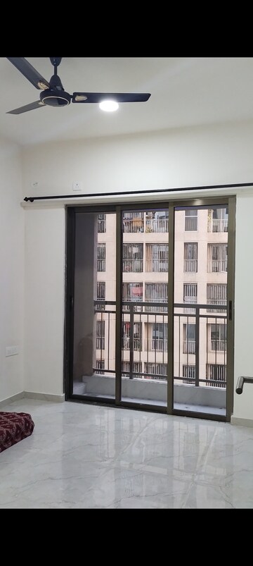 Room in 2 BHK Apartment at Sunteck Maxxworld, Naigaon East – for Rent