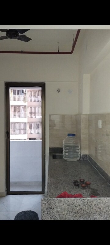 Room in 2 BHK Apartment at Sunteck Maxxworld, Naigaon East – for Rent