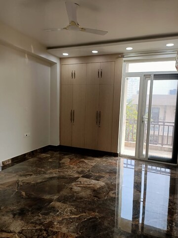Room in 2 BHK Apartment at Ambience Creacions, Sector 22 – for Rent