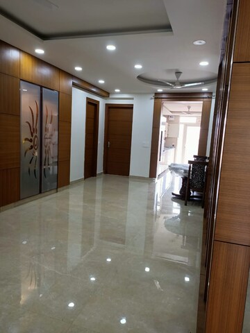 Room in 2 BHK Apartment at Ambience Creacions, Sector 22 – for Rent