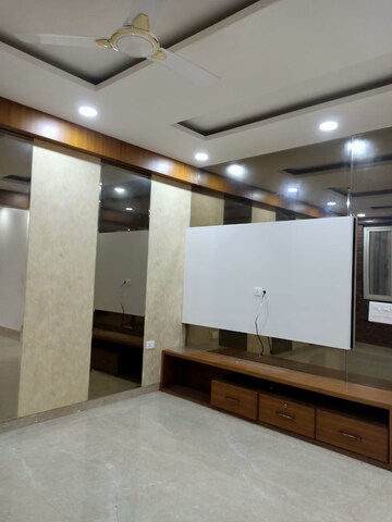 Kitchen in 2 BHK Apartment at Ambience Creacions, Sector 22 – for Rent