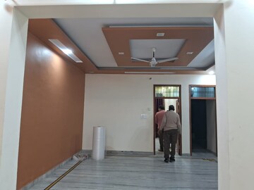 Room in 2 BHK Builder Floor at DLF Vibhuti Khand, Gomti Nagar – for Rent