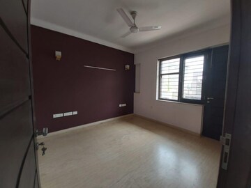 Room in 3.5 BHK Builder Floor at Ardee City, Sector 52 – for Rent