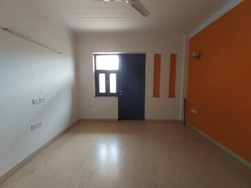 Room in 3.5 BHK Builder Floor at Ardee City, Sector 52 – for Rent