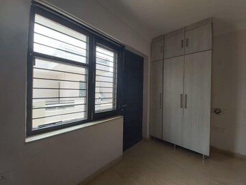 Room in 3.5 BHK Builder Floor at Ardee City, Sector 52 – for Rent