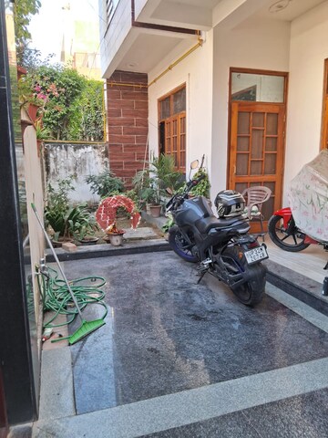 Parking in 2 BHK Builder Floor at DLF Vibhuti Khand, Gomti Nagar – for Rent