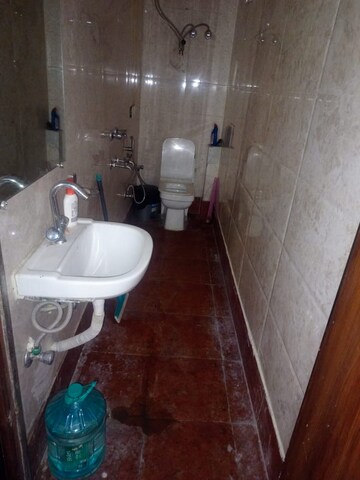 Bathroom in 2 BHK Builder Floor at Kalindi Colony – for Rent