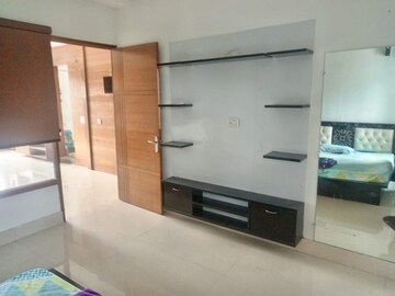 Furnished Amenities in 2 BHK Builder Floor at Kalindi Colony – for Rent