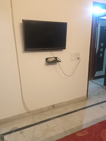 Furnished Amenities in 1 RK Builder Floor at Ansal Sushant Lok I, Sector 43 – for Rent