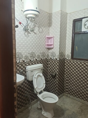 Bathroom in 1 RK Builder Floor at Ansal Sushant Lok I, Sector 43 – for Rent