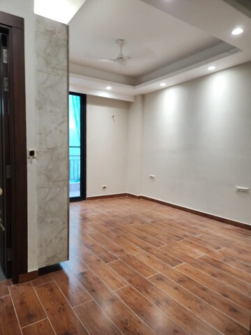 Room in 1 BHK Builder Floor at Lotus Homz, Sector 111 – for Rent