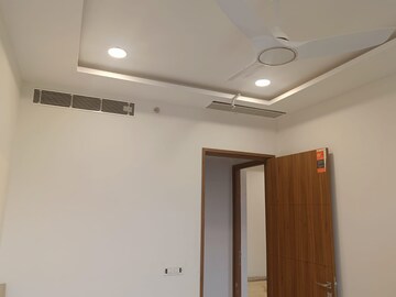 Room in 2 BHK Apartment at Ambience Creacions, Sector 22 – for Rent