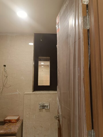 Bathroom in 2 BHK Apartment at Ambience Creacions, Sector 22 – for Rent