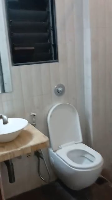 Bathroom in 3.5 BHK Apartment at Andheri East – for Rent