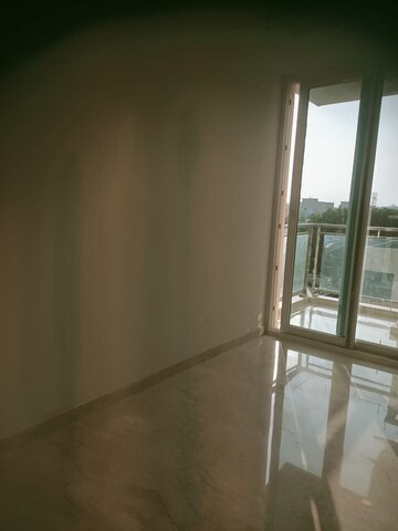 Room in 2 BHK Apartment at Ambience Creacions, Sector 22 – for Rent
